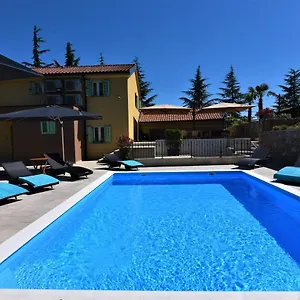 Letorina And With Pool Bed & Breakfast